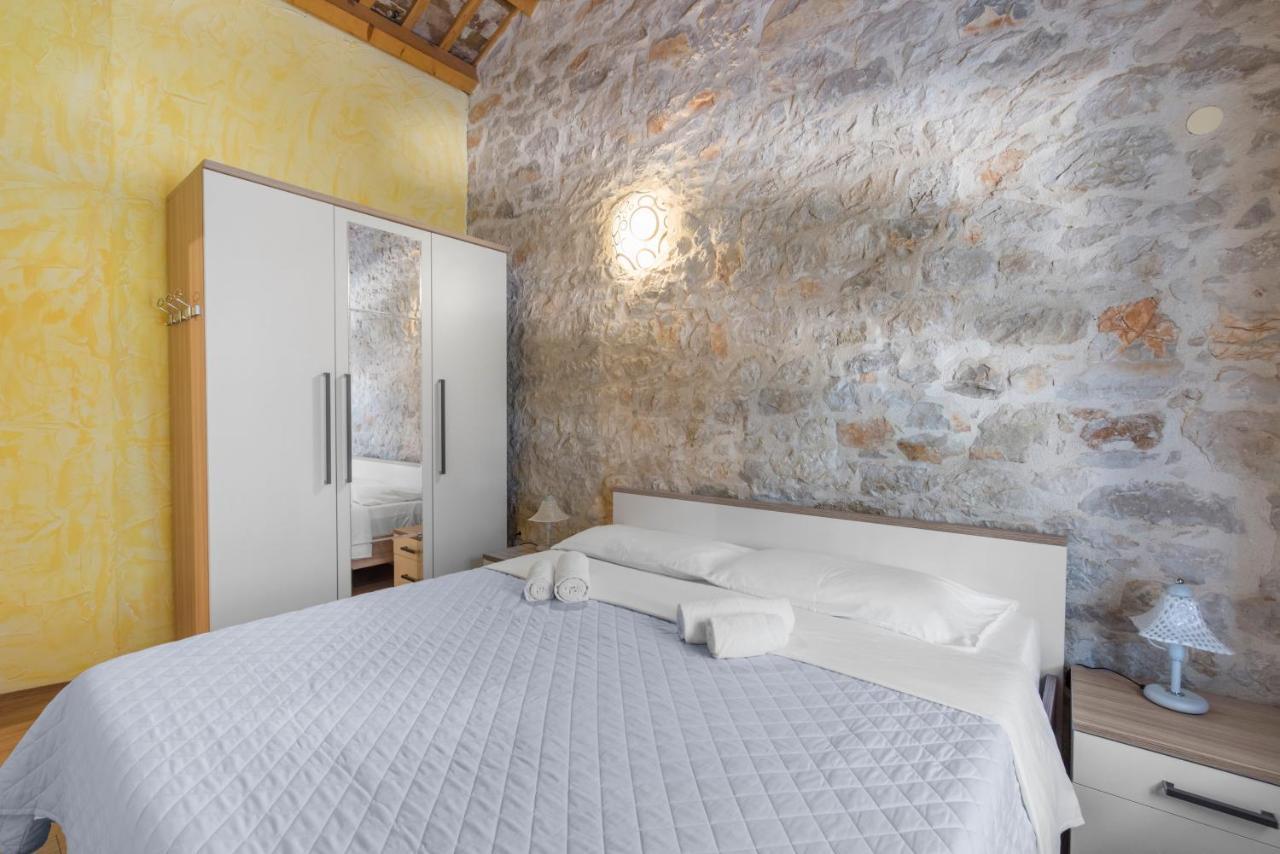 Villa Antonci-18, Pool, 3 Houses, Jacuzzi, Private Territory Antonci  Exterior photo